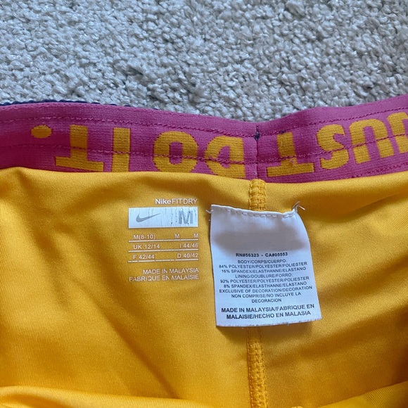 Nike shorts with spanx - size M - Picture 4 of 4